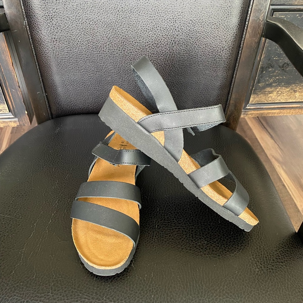 Brand new!! Naot Kayla Matt Black Leather Sandal, EU 42, US 11.5